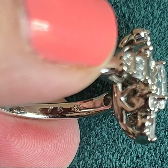 Vintage-style WG Over Halo Cluster Ring with Sparkling CZs, Sz 9 - Picture 5 of 5